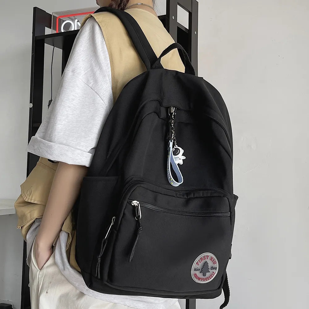 Mochila Feminina Com Chaveiro First