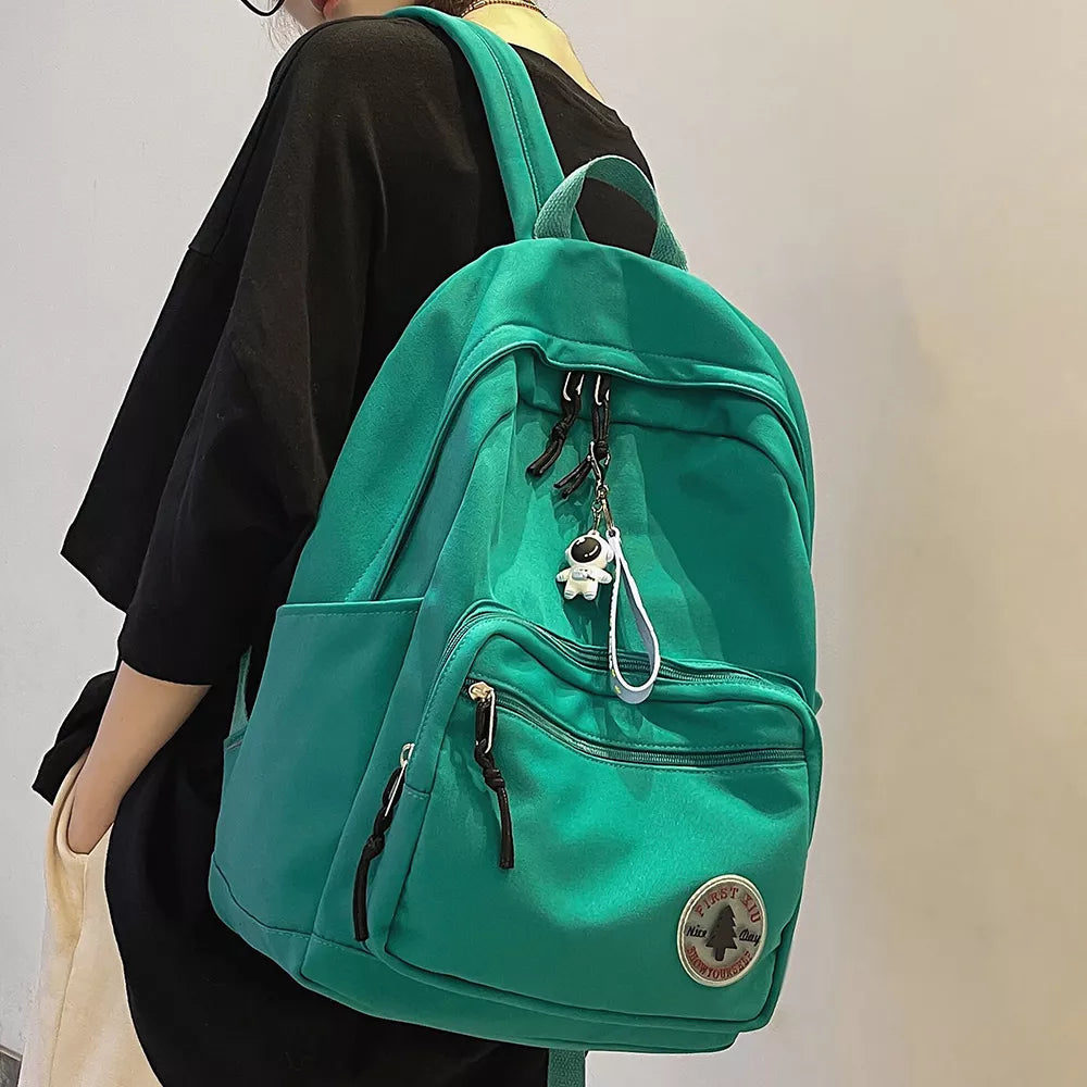 Mochila Feminina Com Chaveiro First