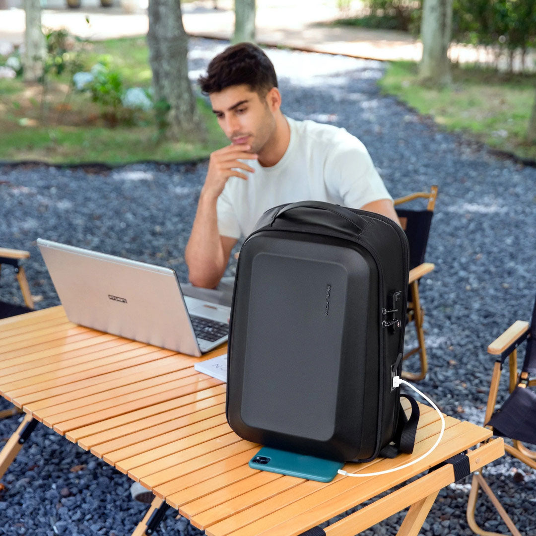 Mochila Executiva Notebook 15" Porta USB Black Bolt