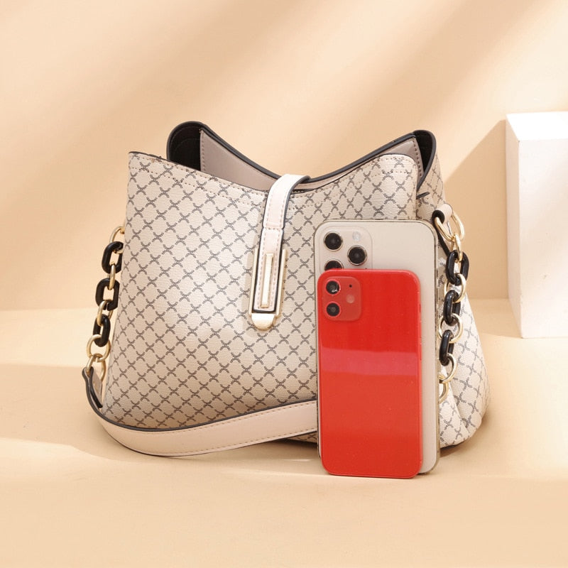 Bolsa Feminina em Couro Genuino - Ayla 9