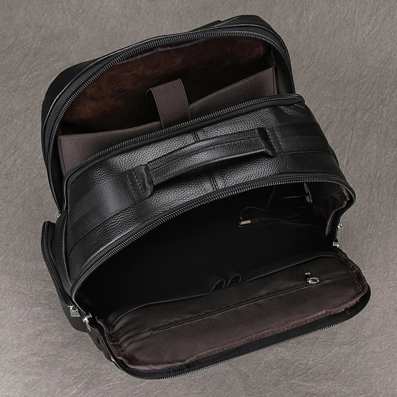 Mochila de Couro Legitimo Notebook 17'' pol com USB
