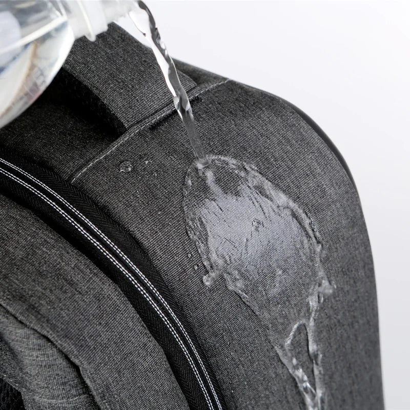 Mochila Executiva Impermeável - Porta USB e Trava TSA