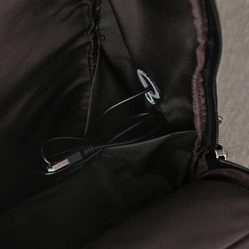 Mochila de Couro Legitimo Notebook 17'' pol com USB